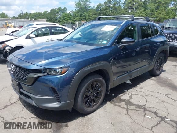 ✅ 2024 Mazda CX-50 S Preferred • VIN: 7MMVABBM2RN213739 • Lot: 42675821. Wystawiony na IAAI z przebiegiem 14 992 mil. Bezpłatny archiwum sprzedaży aukcyjnych z USA i szczegółowy raport historii pojazdu na DreamBid. Zdjęcie 2.
