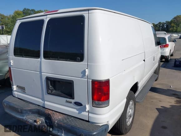 ✅ 2012 Ford Econoline Cargo Recreational • VIN: 1FTNE2EW8CDA16508 • Lot: 43232619. Wystawiony na IAAI z przebiegiem 242 999 mil. Bezpłatny archiwum sprzedaży aukcyjnych z USA i szczegółowy raport historii pojazdu na DreamBid. Zdjęcie 4.