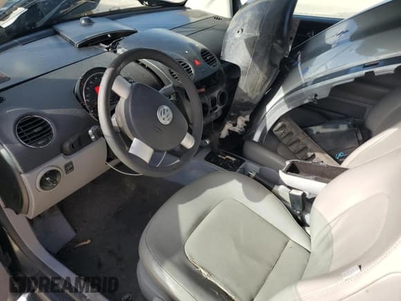 ✅ 2006 Volkswagen Beetle • VIN: 3VWRF31Y36M329869 • Lot: 85169425. Wystawiony na Copart z przebiegiem Nie podano. Bezpłatny archiwum sprzedaży aukcyjnych z USA i szczegółowy raport historii pojazdu na DreamBid. Zdjęcie 8.