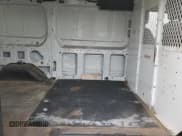 ✅ 2015 Ford Transit Cargo • VIN: 1FTNE1YM8FKB30030 • Lot: 83671964. Wystawiony na Copart z przebiegiem 117 430 mil. Bezpłatny archiwum sprzedaży aukcyjnych z USA i szczegółowy raport historii pojazdu na DreamBid. Zdjęcie 11.