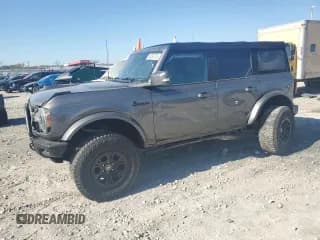 ✅ 2021 Ford Bronco Outer Banks • VIN: 1FMDE5DHXMLA63588 • Лот: 85293735. Опубликован ранее на Copart с пробегом 39 070 миль. Бесплатный доступ к архиву аукционных продаж из США и подробный отчёт об истории автомобиля на DreamBid. Изображение 1.