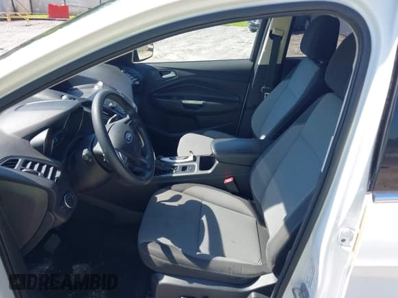 ✅ 2017 Ford Escape SE • VIN: 1FMCU9GD1HUC93888 • Lot: 42468768. Wystawiony na IAAI z przebiegiem 110 502 mil. Bezpłatny archiwum sprzedaży aukcyjnych z USA i szczegółowy raport historii pojazdu na DreamBid. Zdjęcie 14.