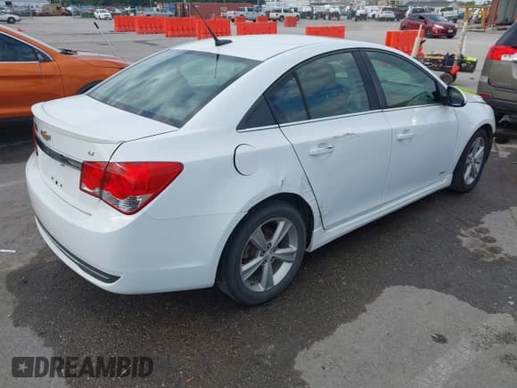 ✅ 2014 Chevrolet Cruze 2LT • VIN: 1G1PE5SB1E7269823 • Lot: 43175938. Listed on IAAI with 237,951 mi. Free auction sales archive from the USA and detailed vehicle history report at DreamBid. Image 4.