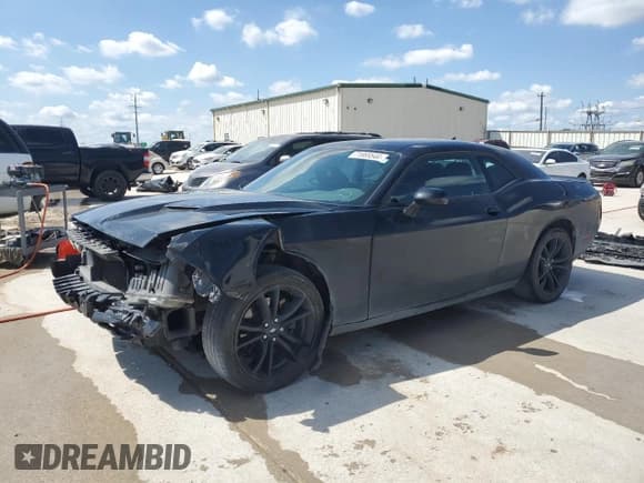 ✅ 2018 Dodge Challenger SXT Plus • VIN: 2C3CDZAG1JH183198 • Lot: 71668544. Listed on Copart with 90,216 mi. Free auction sales archive from the USA and detailed vehicle history report at DreamBid. Image 1.