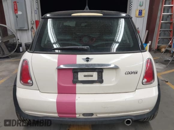 ✅ 2006 MINI Hardtop • VIN: WMWRC33506TK15034 • Lot: 42349957. Listed on IAAI with 153,596 mi. Free auction sales archive from the USA and detailed vehicle history report at DreamBid. Image 16.