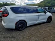 ✅ 2023 Chrysler Pacifica Hybrid Touring L • VIN: 2C4RC1L77PR609289 • Lot: 95739665. Wystawiony na Copart z przebiegiem 4 156 mil. Bezpłatny archiwum sprzedaży aukcyjnych z USA i szczegółowy raport historii pojazdu na DreamBid. Zdjęcie 3.