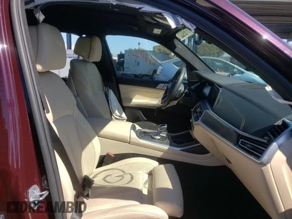 ✅ 2021 BMW X7 M50i • VIN: 5UXCX6C09M9G85299 • Lot: 61689322. Wystawiony na Copart z przebiegiem 24 712 mil. Bezpłatny archiwum sprzedaży aukcyjnych z USA i szczegółowy raport historii pojazdu na DreamBid. Zdjęcie 5.