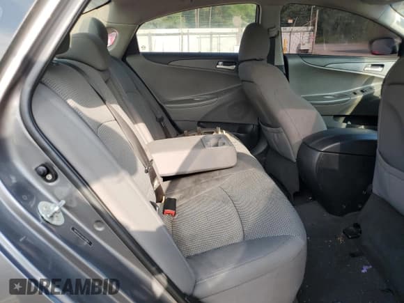 ✅ 2011 Hyundai Sonata GLS • VIN: 5NPEB4AC8BH281812 • Lot: 68816014. Listed on Copart with 180,936 mi. Free auction sales archive from the USA and detailed vehicle history report at DreamBid. Image 10.