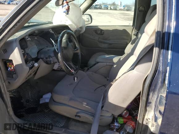 2004 Chevrolet Blazer LS z VIN 1GNDT13X44K113264, wystawiony jako Copart lot #84277574 z przebiegiem Nie podano mil oraz Szkoda całkowita • Salvage title. Historia ofert i sprzedaży dostępna na DreamBid. Obrazek 7.