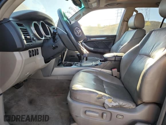 ✅ 2004 Toyota 4Runner Limited • VIN: JTEBT17R148012106 • Lot: 82574095. Listed on Copart with 250,372 mi. Free auction sales archive from the USA and detailed vehicle history report at DreamBid. Image 7.