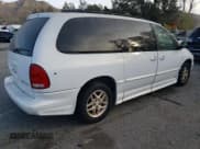 ✅ 1998 Dodge Caravan LE • VIN: 1B4GP54L1WB720025 • Lot: 47730365. Listed on Copart with 88,231 mi. Free auction sales archive from the USA and detailed vehicle history report at DreamBid. Image 3.