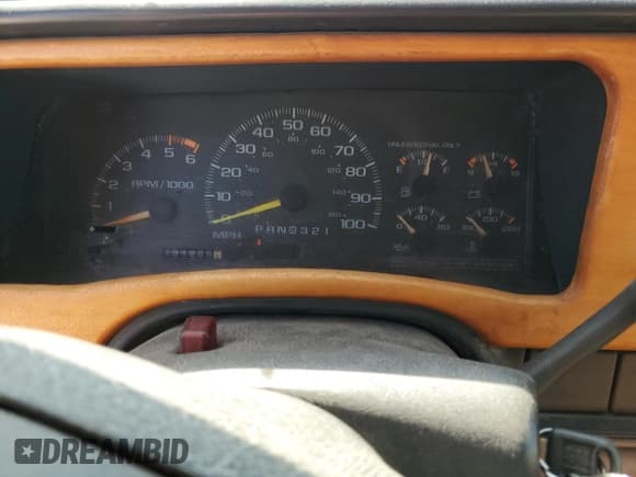 ✅ 1996 Chevrolet Silverado 1500 • VIN: 1GBEC19M1TE229338 • Lot: 85013725. Wystawiony na Copart z przebiegiem 191 985 mil. Bezpłatny archiwum sprzedaży aukcyjnych z USA i szczegółowy raport historii pojazdu na DreamBid. Zdjęcie 9.