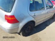 ✅ 2003 Volkswagen Golf GL • VIN: 9BWFK61JX34012903 • Lot: 41733949. Wystawiony na IAAI z przebiegiem 178 500 mil. Bezpłatny archiwum sprzedaży aukcyjnych z USA i szczegółowy raport historii pojazdu na DreamBid. Zdjęcie 6.