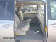 ✅ 2013 Toyota Sienna XLE • VIN: 5TDYK3DC3DS387598 • Lot: 43458952. Wystawiony na IAAI z przebiegiem 324 889 mil. Bezpłatny archiwum sprzedaży aukcyjnych z USA i szczegółowy raport historii pojazdu na DreamBid. Zdjęcie 8.