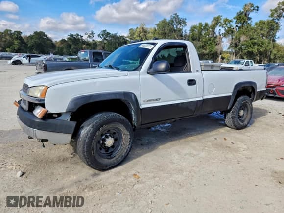 ✅ 2004 Chevrolet Silverado 2500HD Work Truck • VIN: 1GCHK24U14E290375 • Lot: 94463315. Wystawiony na Copart z przebiegiem 254 033 mil. Bezpłatny archiwum sprzedaży aukcyjnych z USA i szczegółowy raport historii pojazdu na DreamBid. Zdjęcie 1.
