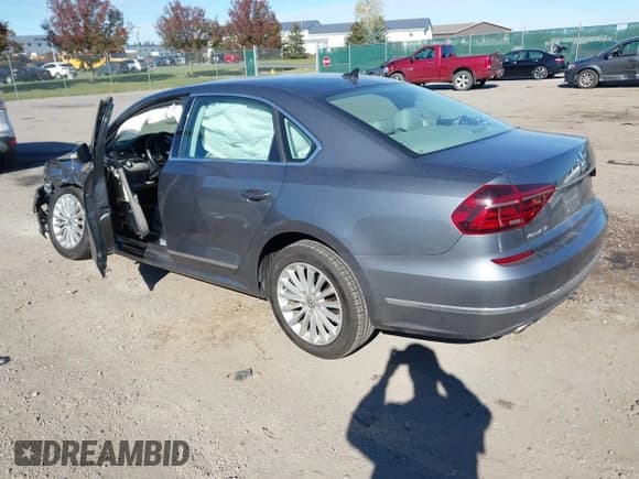 ✅ 2017 Volkswagen Passat SE • VIN: 1VWBT7A37HC014907 • Lot: 43559552. Listed on IAAI with 171,721 mi. Free auction sales archive from the USA and detailed vehicle history report at DreamBid. Image 3.