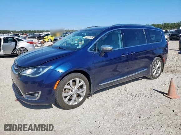 ✅ 2017 Chrysler Pacifica Limited • VIN: 2C4RC1GG0HR647569 • Lot: 92217415. Listed on Copart with 131,765 mi. Free auction sales archive from the USA and detailed vehicle history report at DreamBid. Image 1.