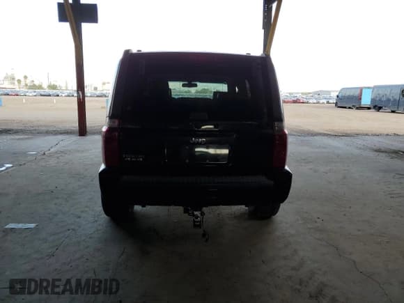 ✅ 2006 Jeep Commander • VIN: 1J8HG48K16C231646 • Lot: 82343715. Wystawiony na Copart z przebiegiem 183 050 mil. Bezpłatny archiwum sprzedaży aukcyjnych z USA i szczegółowy raport historii pojazdu na DreamBid. Zdjęcie 6.