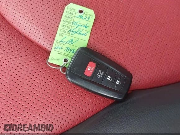 ✅ 2023 Toyota Highlander L • VIN: 5TDKDRBH5PS029876 • Lot: 41699539. Wystawiony na IAAI z przebiegiem 8 510 mil. Bezpłatny archiwum sprzedaży aukcyjnych z USA i szczegółowy raport historii pojazdu na DreamBid. Zdjęcie 11.