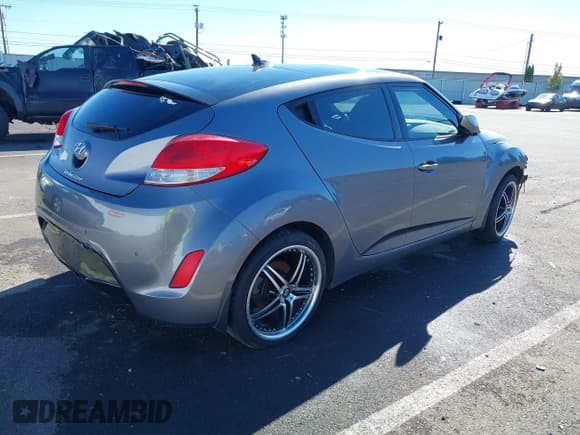 ✅ 2016 Hyundai Veloster • VIN: KMHTC6AD9GU258069 • Lot: 43335440. Listed on IAAI with 279,461 mi. Free auction sales archive from the USA and detailed vehicle history report at DreamBid. Image 4.
