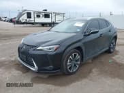 ✅ 2019 Lexus UX 200 • VIN: JTHY3JBH8K2013667 • Lot: 41635062. Wystawiony na IAAI z przebiegiem 75 863 mil. Bezpłatny archiwum sprzedaży aukcyjnych z USA i szczegółowy raport historii pojazdu na DreamBid. Zdjęcie 2.