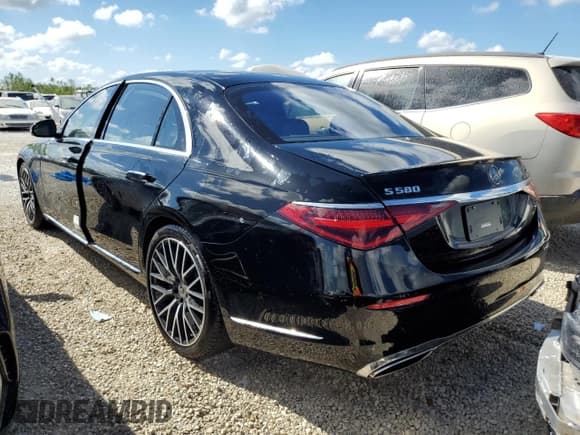 ✅ 2021 Mercedes-Benz S 580 • VIN: W1K6G7GB8MA043349 • Lot: 65180302. Wystawiony na Copart z przebiegiem 5 907 mil. Bezpłatny archiwum sprzedaży aukcyjnych z USA i szczegółowy raport historii pojazdu na DreamBid. Zdjęcie 3.