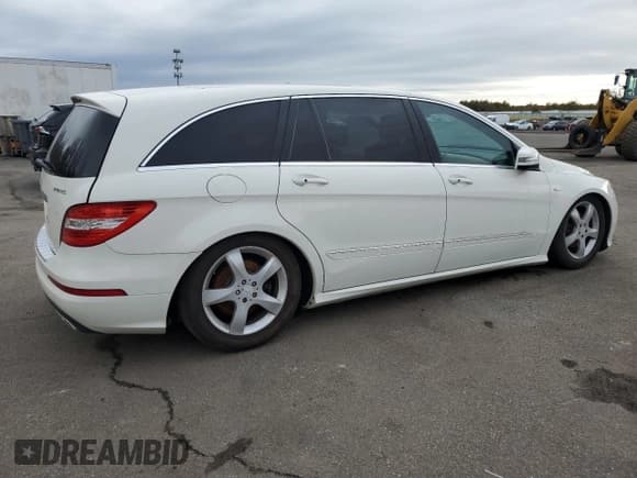 ✅ 2011 Mercedes-Benz R 350 • VIN: 4JGCB2FE2BA116296 • Lot: 44567235. Listed on Copart with 129,927 mi. Free auction sales archive from the USA and detailed vehicle history report at DreamBid. Image 3.