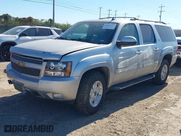 ✅ 2013 Chevrolet Suburban LT • VIN: 1GNSKJE77DR144085 • Lot: 43602777. Wystawiony na IAAI z przebiegiem 271 338 mil. Bezpłatny archiwum sprzedaży aukcyjnych z USA i szczegółowy raport historii pojazdu na DreamBid. Zdjęcie 17.