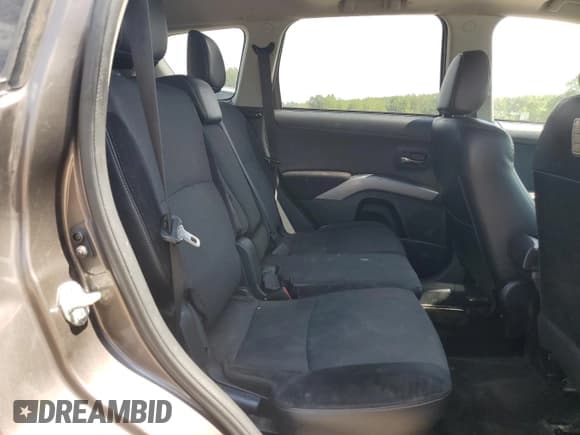 ✅ 2012 Mitsubishi Outlander SE • VIN: JA4AS3AWXCU003952 • Lot: 68189355. Wystawiony na Copart z przebiegiem 208 104 mil. Bezpłatny archiwum sprzedaży aukcyjnych z USA i szczegółowy raport historii pojazdu na DreamBid. Zdjęcie 11.