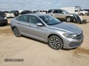 ✅ 2022 Volkswagen Jetta S • VIN: 3VWCM7BU4NM011448 • Lot: 81603025. Wystawiony na Copart z przebiegiem 106 560 mil. Bezpłatny archiwum sprzedaży aukcyjnych z USA i szczegółowy raport historii pojazdu na DreamBid. Zdjęcie 4.