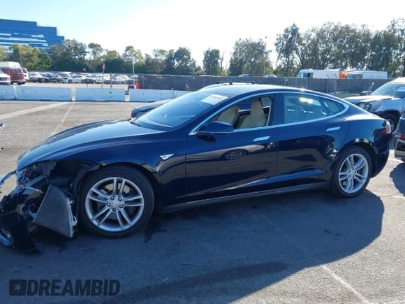 ✅ 2013 Tesla Model S Performance • VIN: 5YJSA1DP9DFP06278 • Lot: 43582810. Wystawiony na IAAI z przebiegiem 57 401 mil. Bezpłatny archiwum sprzedaży aukcyjnych z USA i szczegółowy raport historii pojazdu na DreamBid. Zdjęcie 15.