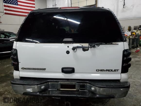 ✅ 2001 Chevrolet Suburban LS • VIN: 1GNFK16T71J274858 • Лот: 41432605. Опубликован ранее на Copart с пробегом 215 844 миль. Бесплатный доступ к архиву аукционных продаж из США и подробный отчёт об истории автомобиля на DreamBid. Изображение 6.