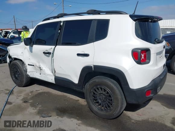 ✅ 2020 Jeep Renegade Sport • VIN: ZACNJAAB7LPK95599 • Lot: 43407165. Wystawiony na IAAI z przebiegiem 72 311 mil. Bezpłatny archiwum sprzedaży aukcyjnych z USA i szczegółowy raport historii pojazdu na DreamBid. Zdjęcie 3.