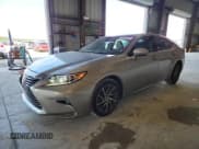 ✅ 2018 Lexus ES 350 • VIN: 58ABK1GG4JU098069 • Лот: 86065415. Опубликован ранее на Copart с пробегом 114 120 миль. Бесплатный доступ к архиву аукционных продаж из США и подробный отчёт об истории автомобиля на DreamBid. Изображение 1.