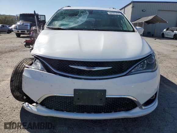 ✅ 2018 Chrysler Pacifica Touring L • VIN: 2C4RC1BG5JR305662 • Lot: 84761415. Listed on Copart with 125,551 mi. Free auction sales archive from the USA and detailed vehicle history report at DreamBid. Image 5.