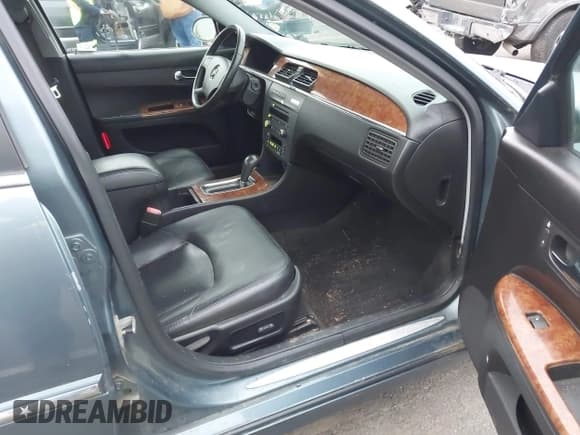 ✅ 2006 Buick LaCrosse CXL • VIN: 2G4WD582961256244 • Lot: 43711388. Wystawiony na IAAI z przebiegiem 108 873 mil. Bezpłatny archiwum sprzedaży aukcyjnych z USA i szczegółowy raport historii pojazdu na DreamBid. Zdjęcie 5.