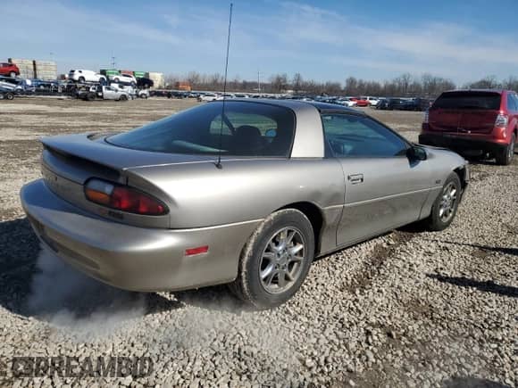 2002 Chevrolet Camaro z VIN 2G1FP22K622139026, wystawiony jako Copart lot #43543835 z przebiegiem 239 582 mil mil oraz Szkoda całkowita • Salvage title. Historia ofert i sprzedaży dostępna na DreamBid. Obrazek 3.