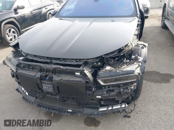 ✅ 2023 BMW 7 Series 760i xDrive • VIN: WBA33EJ02PCL90220 • Lot: 41042194. Listed on IAAI with Not provided. Free auction sales archive from the USA and detailed vehicle history report at DreamBid. Image 18.