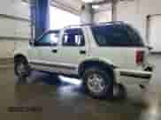 1999 Chevrolet Blazer LS z VIN 1GNDT13W7X2253305, wystawiony jako Copart lot #73501084 z przebiegiem 238 166 mil mil oraz Szkoda całkowita • Salvage title. Historia ofert i sprzedaży dostępna na DreamBid. Obrazek 2.