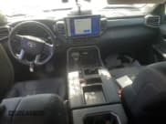 ✅ 2022 Toyota Tundra Limited Hybrid • VIN: 5TFJC5DBXNX012904 • Lot: 82319955. Wystawiony na Copart z przebiegiem 112 002 mil. Bezpłatny archiwum sprzedaży aukcyjnych z USA i szczegółowy raport historii pojazdu na DreamBid. Zdjęcie 8.