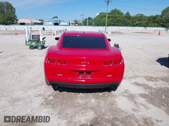 ✅ 2011 Chevrolet Camaro 2LS • VIN: 2G1FA1ED9B9153812 • Lot: 42383018. Wystawiony na IAAI z przebiegiem 114 197 mil. Bezpłatny archiwum sprzedaży aukcyjnych z USA i szczegółowy raport historii pojazdu na DreamBid. Zdjęcie 16.