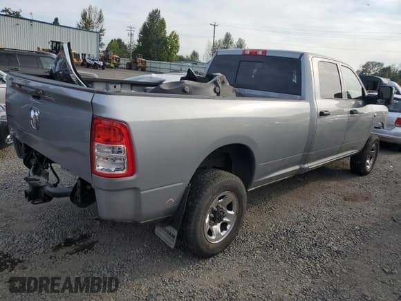 ✅ 2024 Ram 3500 Tradesman • VIN: 3C63R3GL0RG365945 • Лот: 69955495. Опубликован ранее на Copart с пробегом 17 203 миль. Бесплатный доступ к архиву аукционных продаж из США и подробный отчёт об истории автомобиля на DreamBid. Изображение 3.