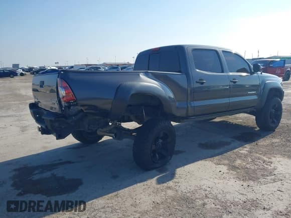 ✅ 2011 Toyota Tacoma PreRunner • VIN: 3TMKU4HN8BM030660 • Lot: 41506748. Listed on IAAI with 127,683 mi. Free auction sales archive from the USA and detailed vehicle history report at DreamBid. Image 6.