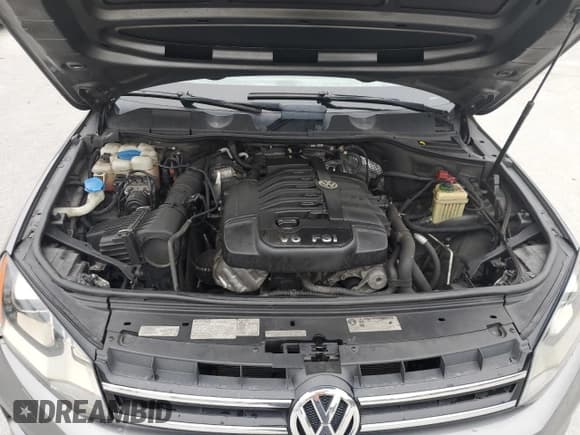 ✅ 2013 Volkswagen Touareg Lux • VIN: WVGEF9BP9DD002651 • Lot: 63206245. Listed on Copart with 186,860 mi. Free auction sales archive from the USA and detailed vehicle history report at DreamBid. Image 12.