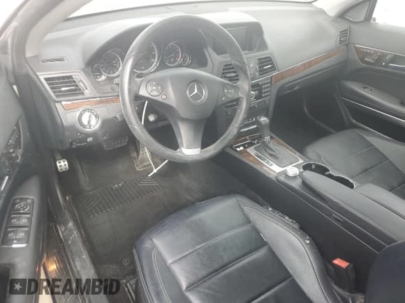 ✅ 2010 Mercedes-Benz E 350 • VIN: WDDKJ5GB7AF014251 • Лот: 85572705. Опубликован ранее на Copart с пробегом 147 401 миль. Бесплатный доступ к архиву аукционных продаж из США и подробный отчёт об истории автомобиля на DreamBid. Изображение 8.