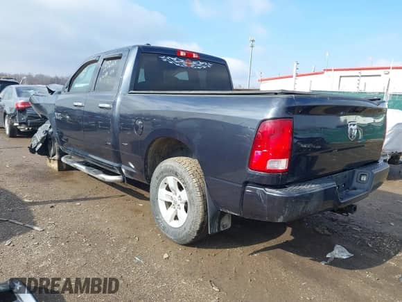 2018 Ram 1500 Tradesman z VIN 1C6RR6FG3JS325243, wystawiony jako IAAI lot #41630019 z przebiegiem 54 019 mil mil oraz . Historia ofert i sprzedaży dostępna na DreamBid. Obrazek 3.