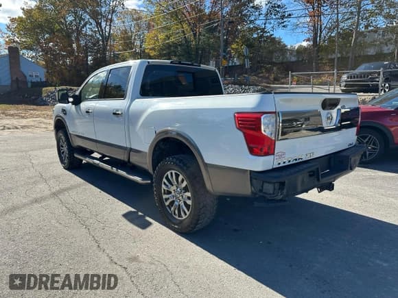 ✅ 2018 Nissan Titan Pro-4X • VIN: 1N6BA1F44JN526705 • Lot: 90614775. Wystawiony na Copart z przebiegiem 136 762 mil. Bezpłatny archiwum sprzedaży aukcyjnych z USA i szczegółowy raport historii pojazdu na DreamBid. Zdjęcie 2.