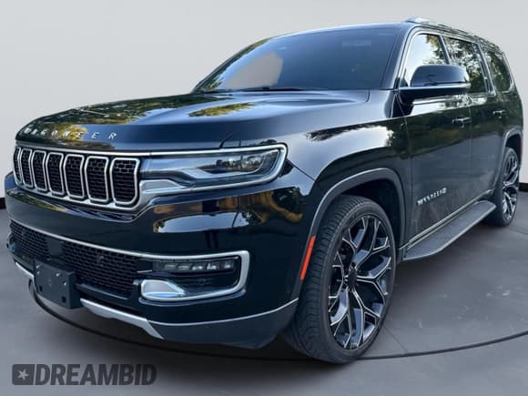 ✅ 2022 Jeep Wagoneer Series II • VIN: 1C4SJUBT7NS166631 • Лот: 85012325. Опубликован ранее на Copart с пробегом 137 017 миль. Бесплатный доступ к архиву аукционных продаж из США и подробный отчёт об истории автомобиля на DreamBid. Изображение 1.