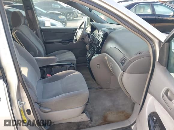 ✅ 2005 Toyota Sienna CE • VIN: 5TDZA23C35S362642 • Lot: 43497553. Listed on IAAI with 226,126 mi. Free auction sales archive from the USA and detailed vehicle history report at DreamBid. Image 5.