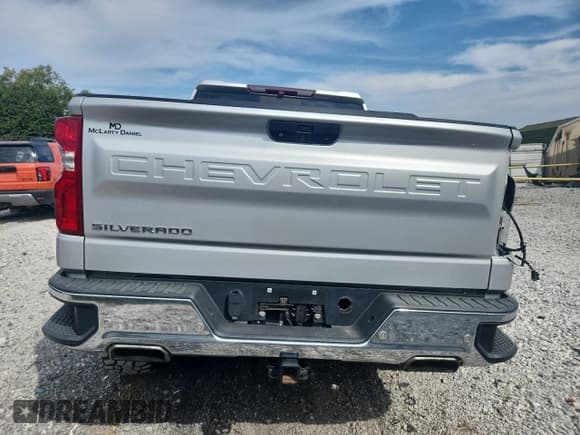 ✅ 2019 Chevrolet Silverado 1500 LTZ • VIN: 1GCUYGEL3KZ180689 • Lot: 81841185. Wystawiony na Copart z przebiegiem 116 046 mil. Bezpłatny archiwum sprzedaży aukcyjnych z USA i szczegółowy raport historii pojazdu na DreamBid. Zdjęcie 6.